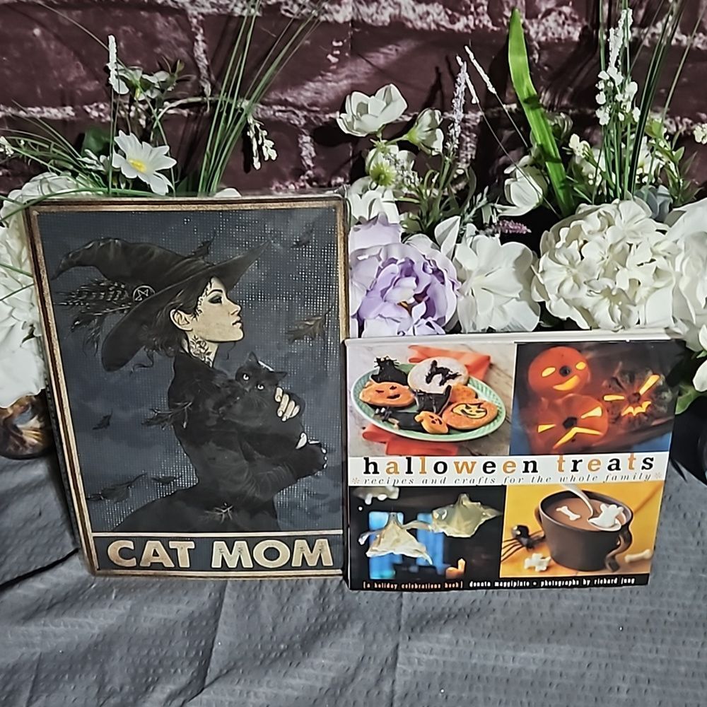 Halloween Bundle : Metal Cat Mom sign & Halloween Treats book